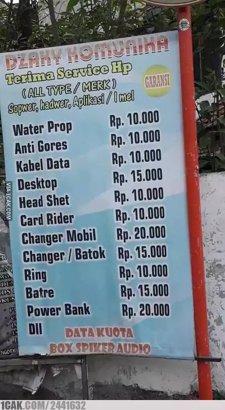 Spanduk dan papan tukang servis © berbagai sumber Spanduk dan papan tukang servis © berbagai sumber