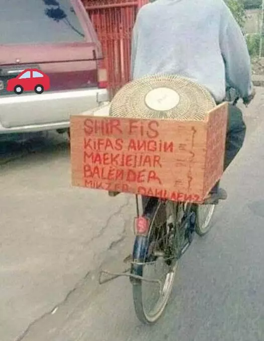 Spanduk dan papan tukang servis © berbagai sumber Spanduk dan papan tukang servis © berbagai sumber