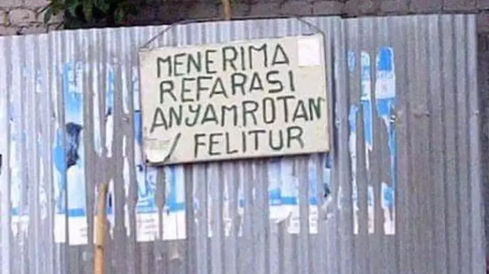 Spanduk dan papan tukang servis © berbagai sumber Spanduk dan papan tukang servis © berbagai sumber