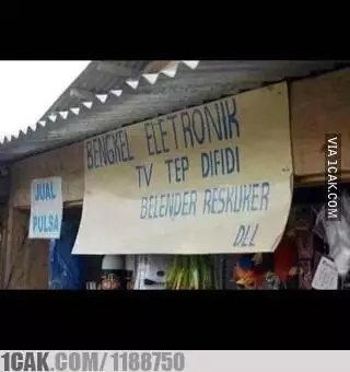 Spanduk dan papan tukang servis © berbagai sumber Spanduk dan papan tukang servis © berbagai sumber