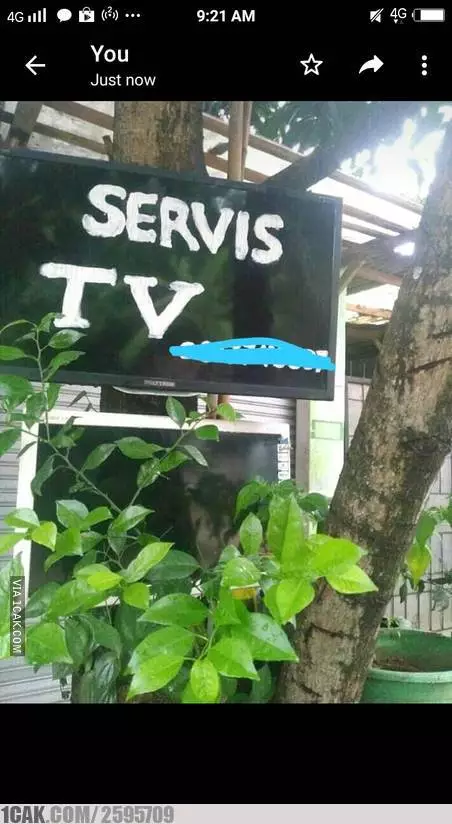 Spanduk dan papan tukang servis © berbagai sumber Spanduk dan papan tukang servis © berbagai sumber