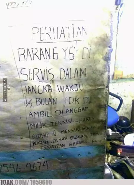 Spanduk dan papan tukang servis © berbagai sumber Spanduk dan papan tukang servis © berbagai sumber