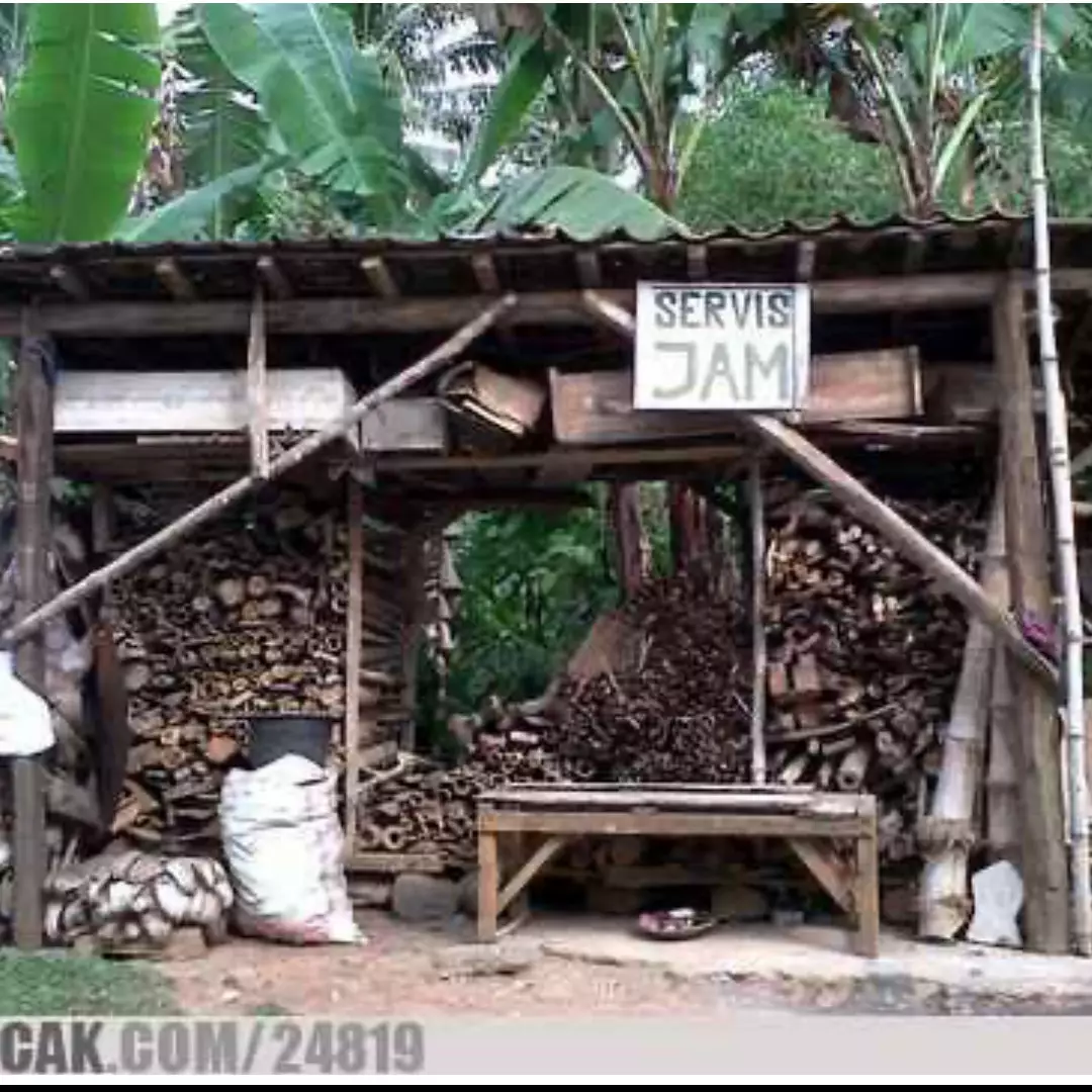 22 Spanduk dan papan lucu tukang servis ini bikin garuk kepala