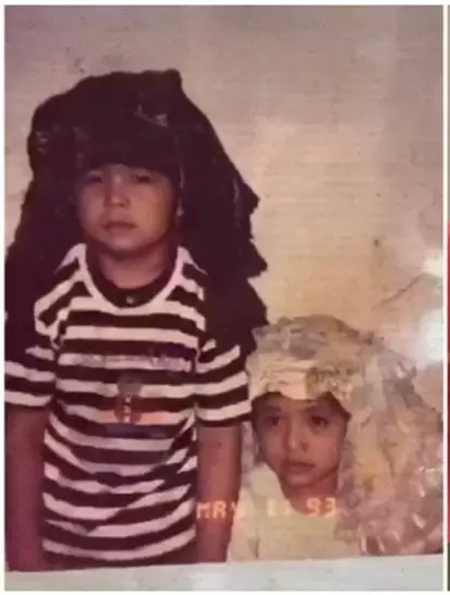 Potret lawas aktris dengan sudara laki-laki © 2021 brilio.net