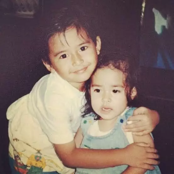 Potret lawas aktris dengan sudara laki-laki © 2021 brilio.net