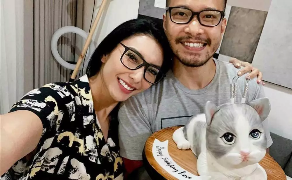 Potret romantis 9 Ratu FTV dan pasangan dari berbagai sumber Potret romantis 9 Ratu FTV dan pasangan dari berbagai sumber