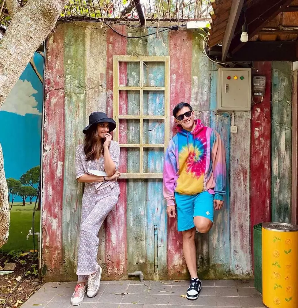 Potret romantis 9 Ratu FTV dan pasangan dari berbagai sumber Potret romantis 9 Ratu FTV dan pasangan dari berbagai sumber