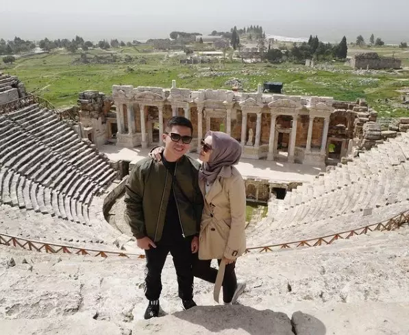 Potret romantis 9 Ratu FTV dan pasangan dari berbagai sumber Potret romantis 9 Ratu FTV dan pasangan dari berbagai sumber