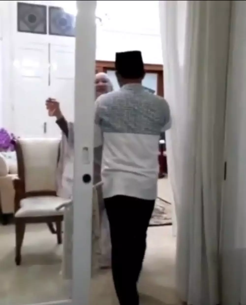 Momen Haru Atalia Praratya sembuh dari Covid-19 © 2021 brilio.net Momen Haru Atalia Praratya sembuh dari Covid-19 © 2021 brilio.net