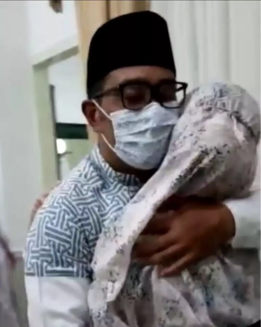 Momen Haru Atalia Praratya sembuh dari Covid-19 © 2021 brilio.net Momen Haru Atalia Praratya sembuh dari Covid-19 © 2021 brilio.net