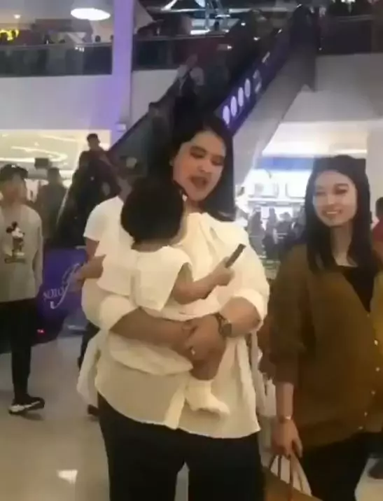 kekompakan Kahiyang dan Selvi © Instagram