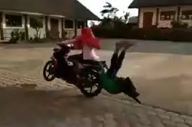 potret gagal atraksi motor Berbagai sumber potret gagal atraksi motor Berbagai sumber