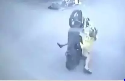 potret gagal atraksi motor Berbagai sumber potret gagal atraksi motor Berbagai sumber