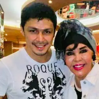 pedangdut pria bareng ibunya © 2021 berbagai sumber