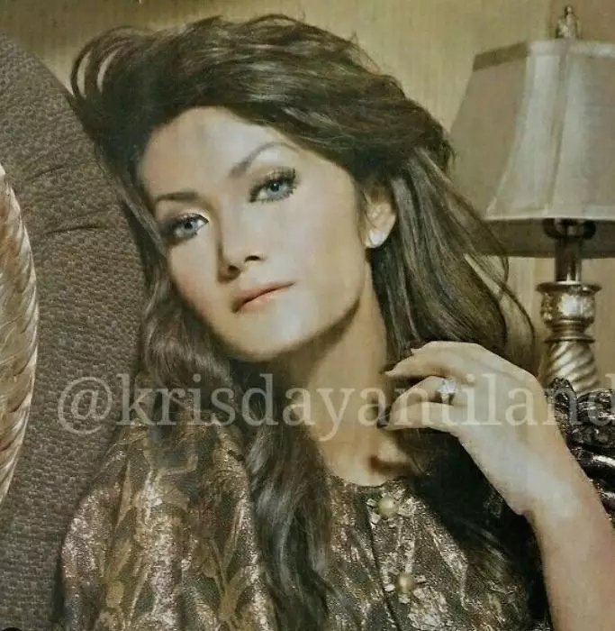 Potret lawas Krisdayanti dengan alis tipis Instagram/@krisdayantiland