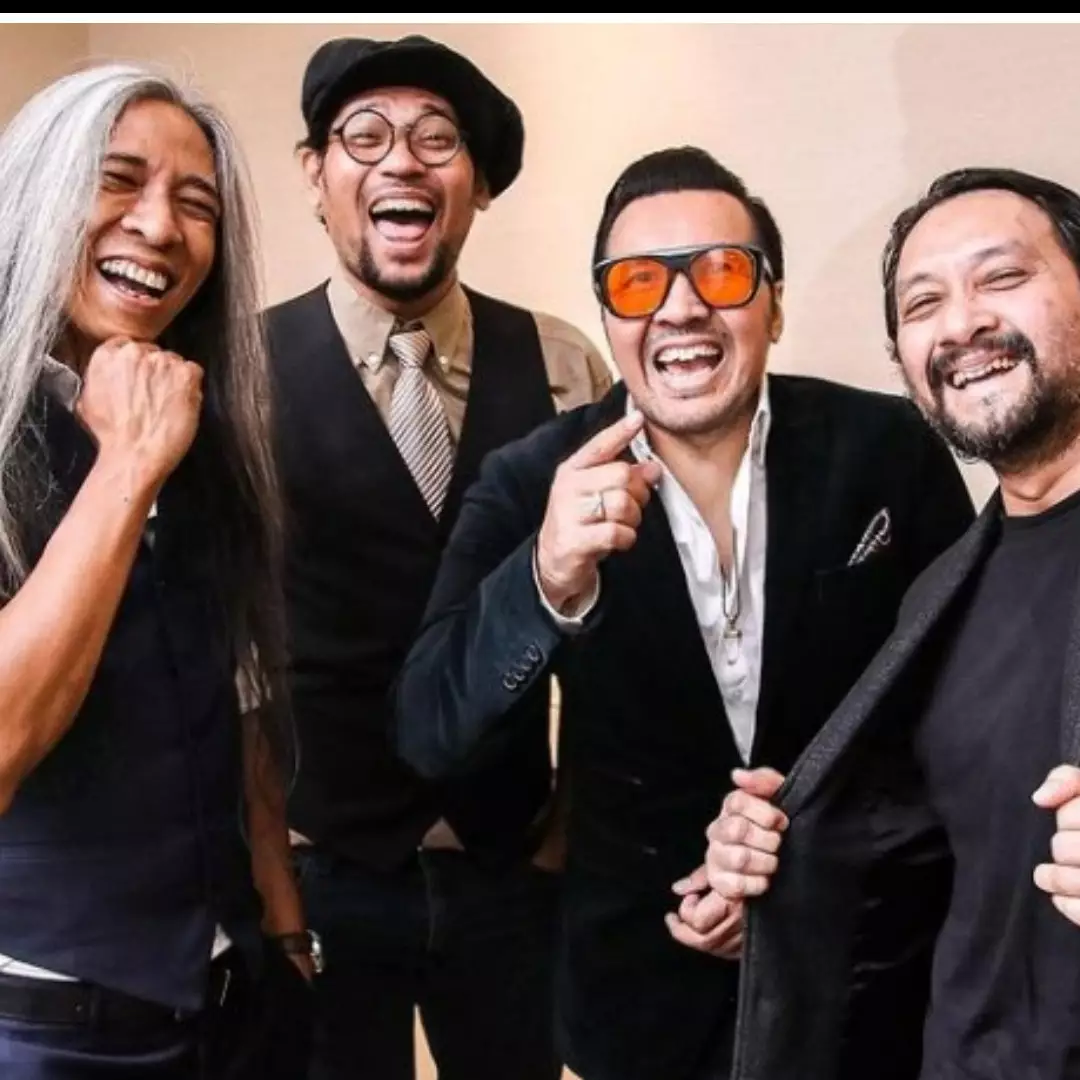 Emil &amp; Pepeng keluar, ini 10 potret kebersamaan personel band Naif