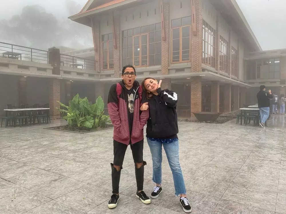 Momen kenangan Raditya Oloan dan Joanna Alexandra saat liburan © 2021 brilio.net Momen kenangan Raditya Oloan dan Joanna Alexandra saat liburan © 2021 brilio.net