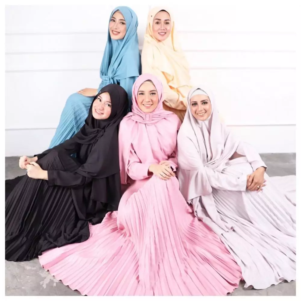 potret Dini Aminarti bermakeup tebal © 2021 brilio.net