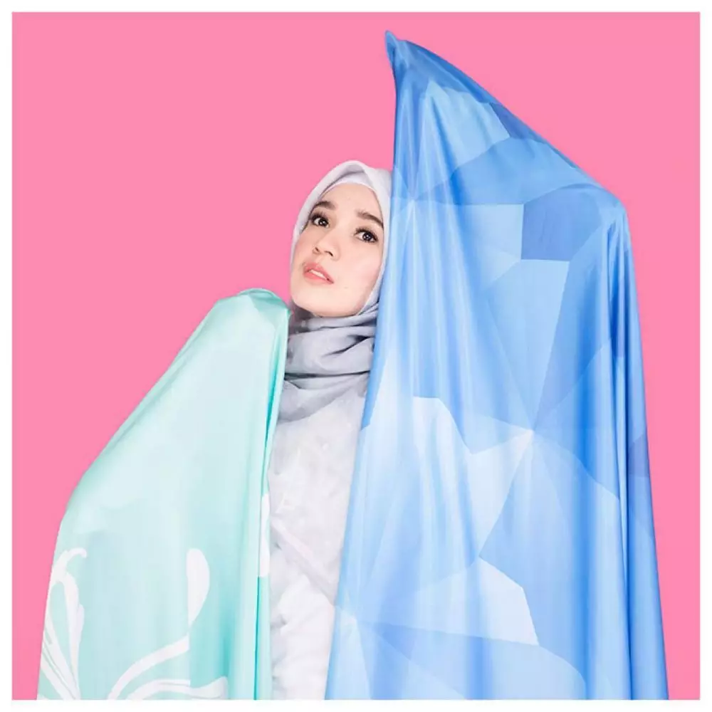 potret Dini Aminarti bermakeup tebal © 2021 brilio.net