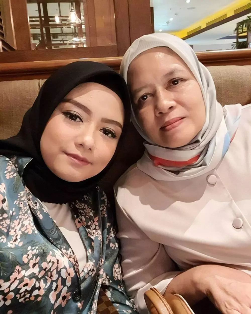 Cerita Tika Ramlan positif Covid-19 sekeluarga © 2021 brilio.net Cerita Tika Ramlan positif Covid-19 sekeluarga © 2021 brilio.net