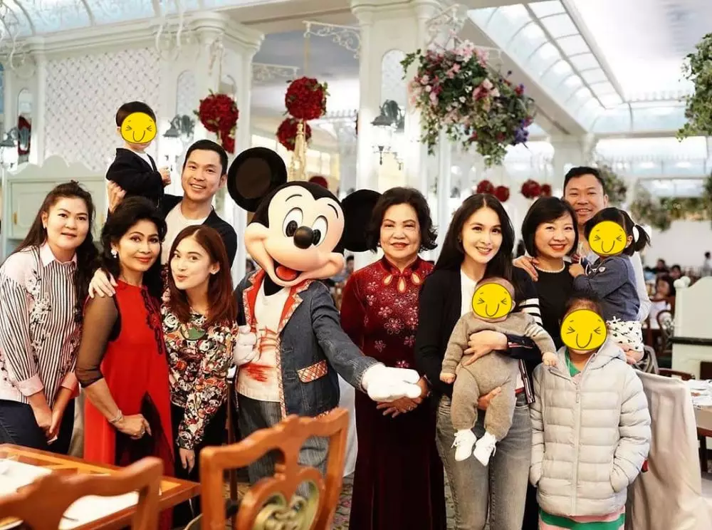 Sandra Dewi dan Irma Moeis © Instagram