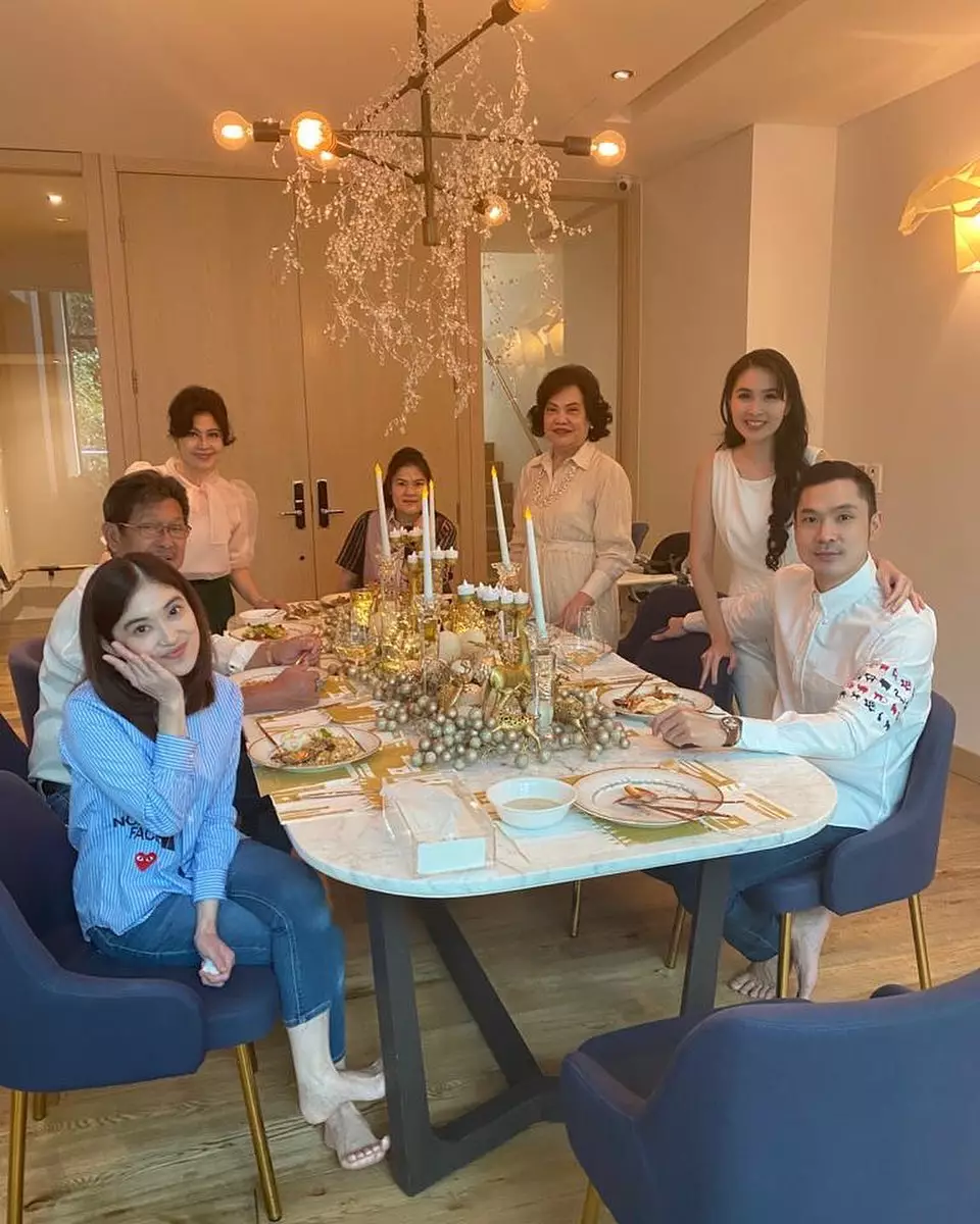 Sandra Dewi dan Irma Moeis © Instagram