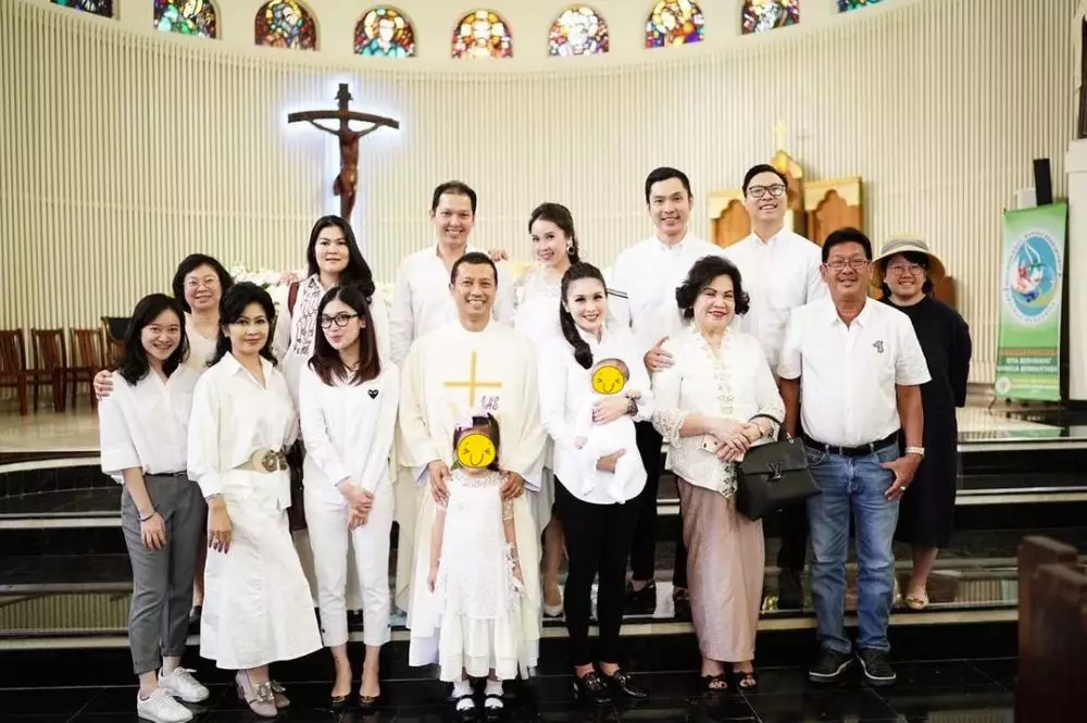 Sandra Dewi dan Irma Moeis © Instagram