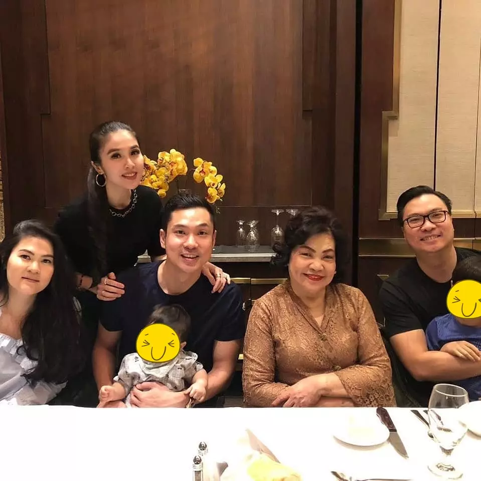 Sandra Dewi dan Irma Moeis © Instagram