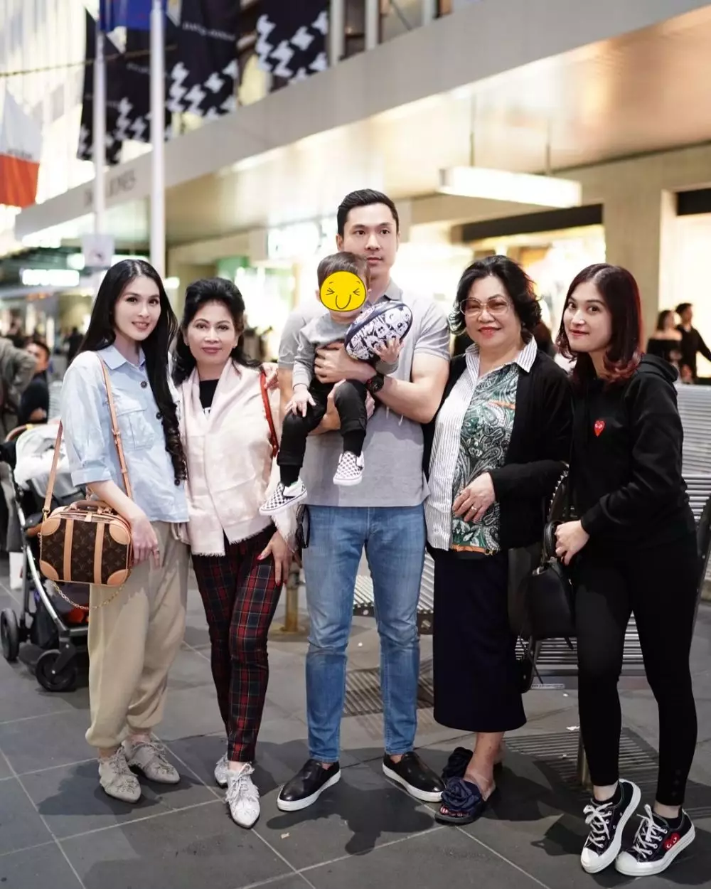 Sandra Dewi dan Irma Moeis © Instagram