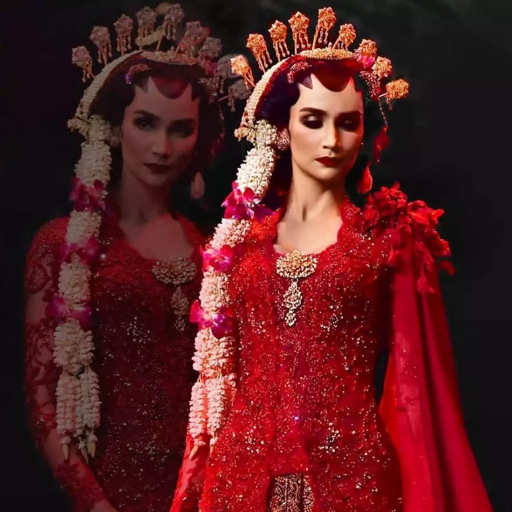 Ilmira pakai kebaya © Instagram Ilmira pakai kebaya © Instagram