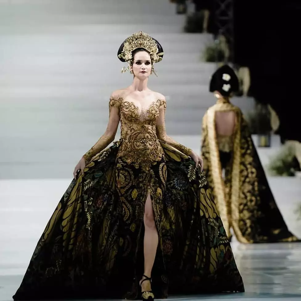 Ilmira pakai kebaya © Instagram Ilmira pakai kebaya © Instagram