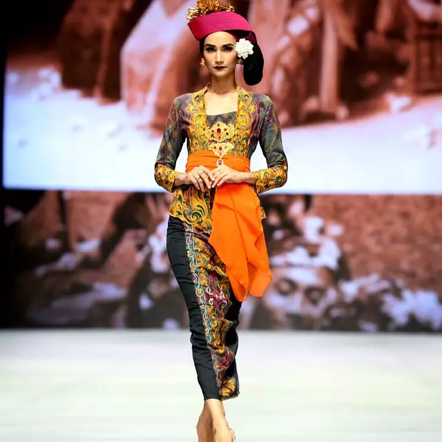 Ilmira pakai kebaya © Instagram Ilmira pakai kebaya © Instagram