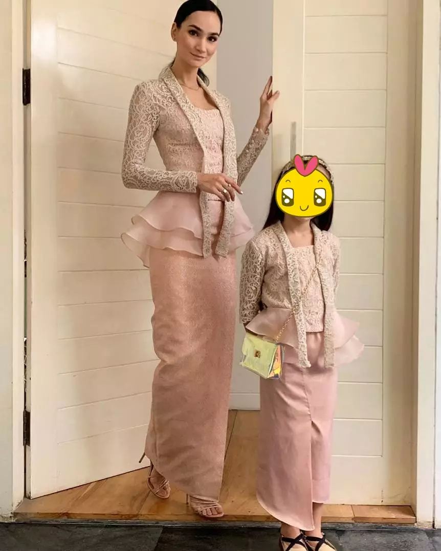 Ilmira pakai kebaya © Instagram Ilmira pakai kebaya © Instagram