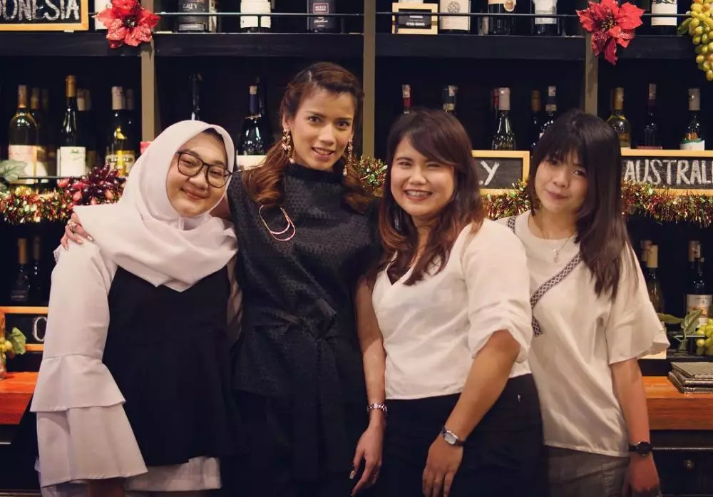 Kalina dan Sabrina di keseharian © 2021 berbagai sumber