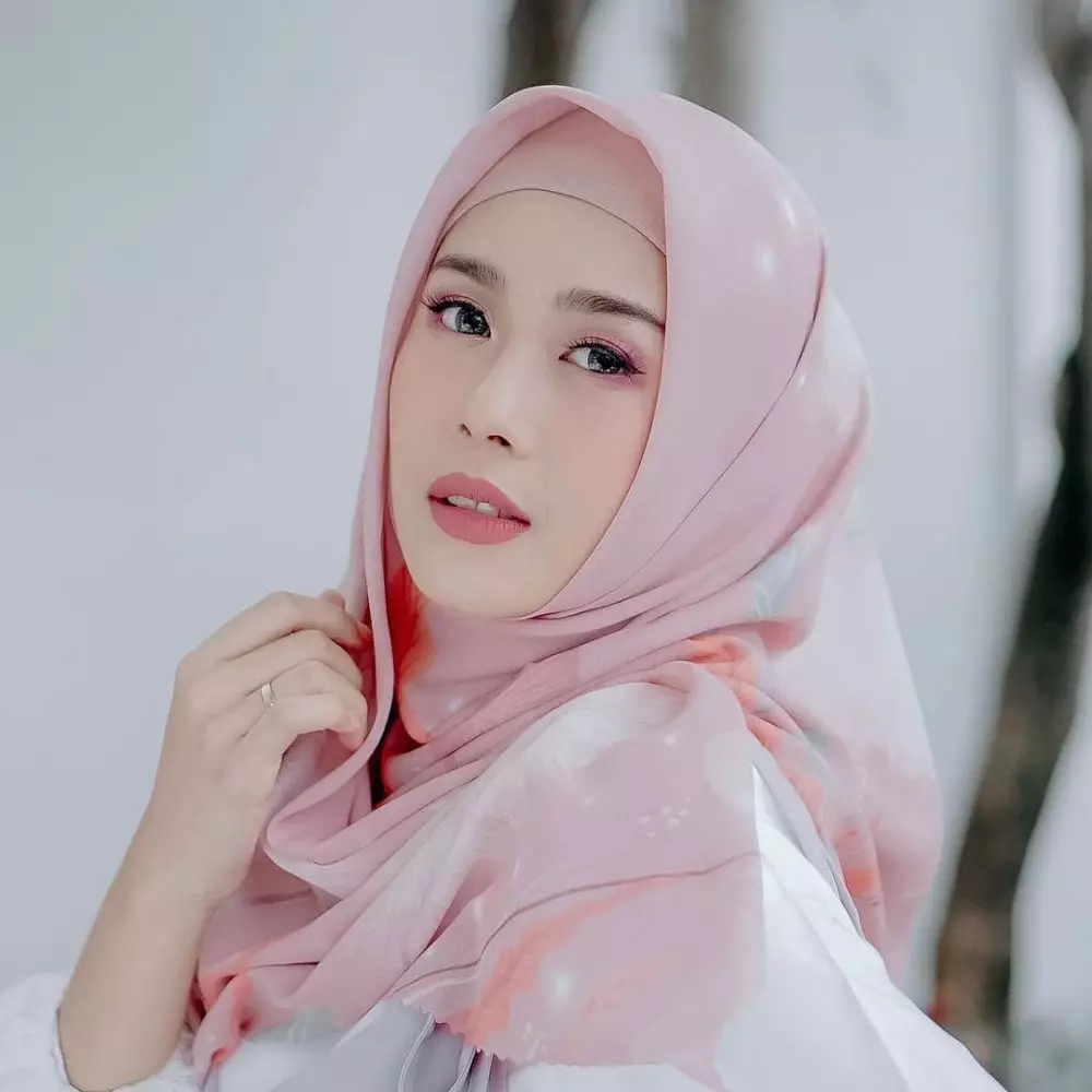 pesona istri youtuber bikin susah kedip © instagram