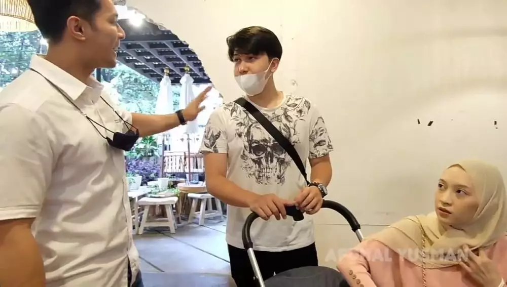 momen reuni artis cilik Gentabuana © 2021 brilio.net YouTube momen reuni artis cilik Gentabuana © 2021 brilio.net YouTube