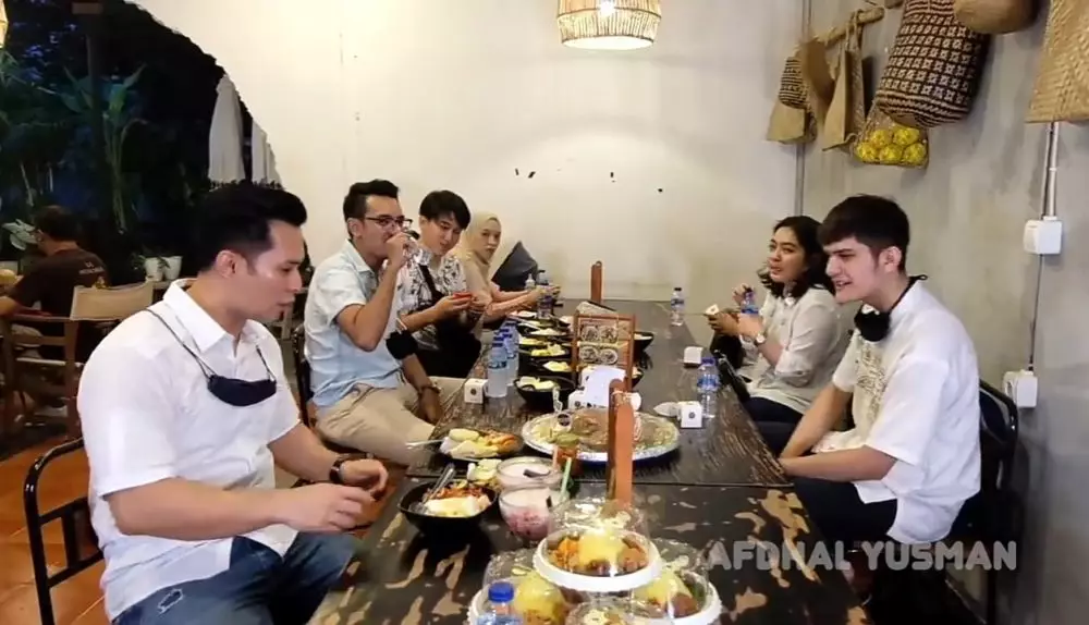 momen reuni artis cilik Gentabuana © 2021 brilio.net YouTube momen reuni artis cilik Gentabuana © 2021 brilio.net YouTube