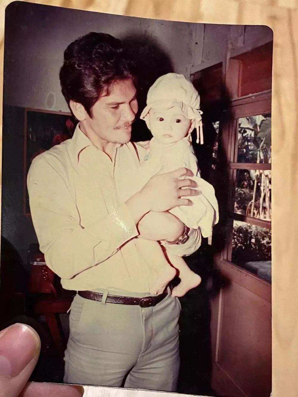 Potret masa kecil Mona Ratuliu © Instagram