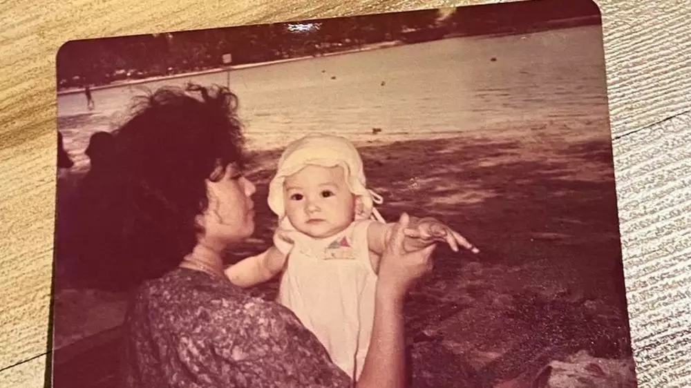 Potret masa kecil Mona Ratuliu © Instagram