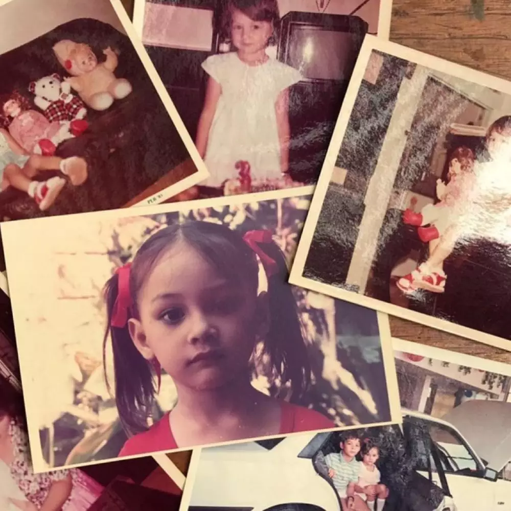 Potret masa kecil Mona Ratuliu © Instagram