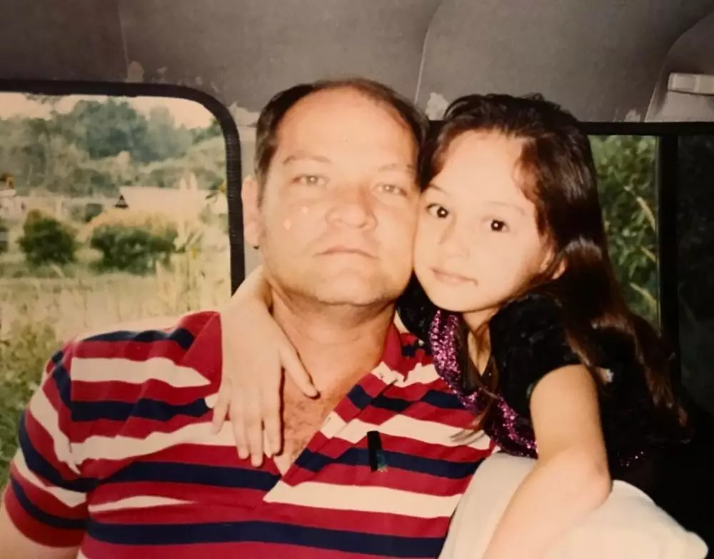 Potret masa kecil Mona Ratuliu © Instagram