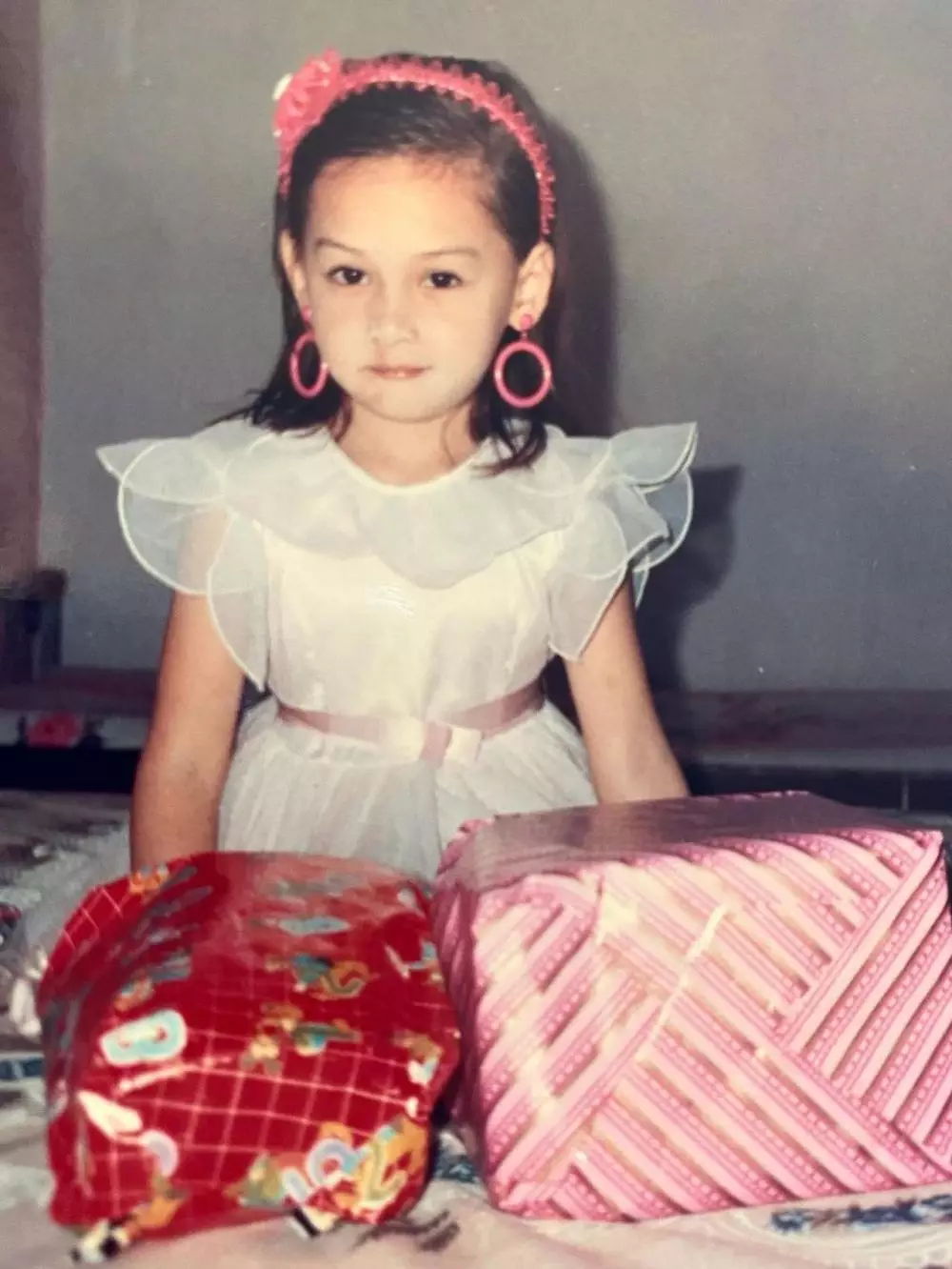 Potret masa kecil Mona Ratuliu © Instagram