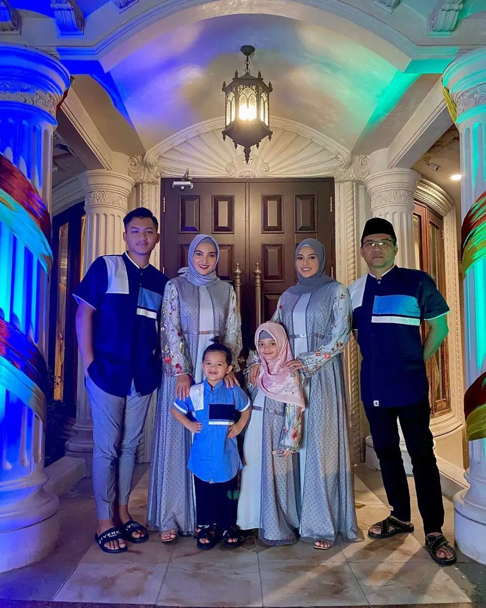 Gaya outfit keluarga Ashanty © 2021 brilio.net