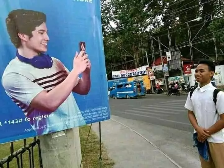 cowok kurang kerjaan di luar rumah © berbagai sumber