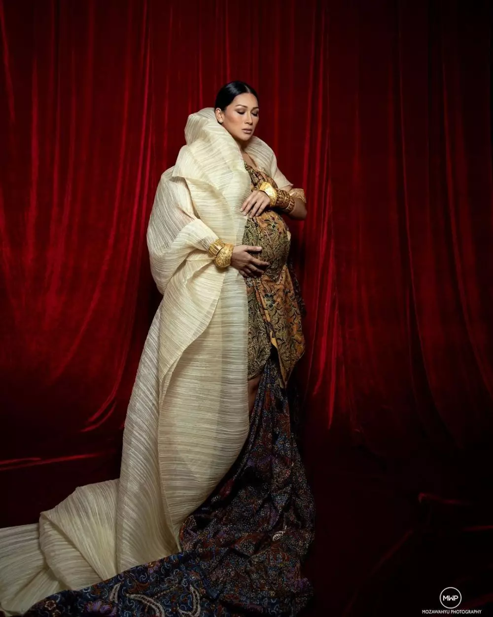 pemotretan maternity Tata Janeeta © berbagai sumber