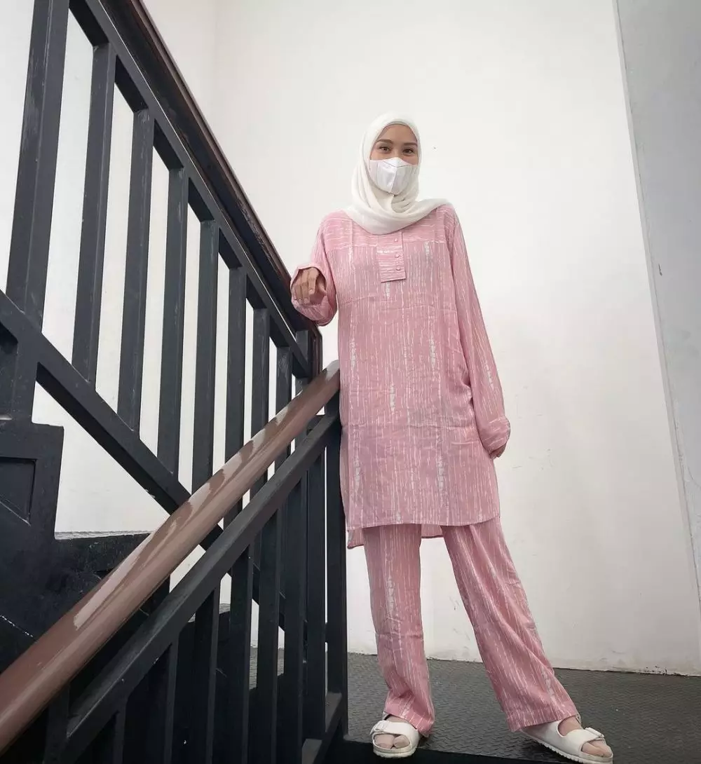 padu padan gaya simple ala Zaskia Adya Mecca © 2021 brilio.net padu padan gaya simple ala Zaskia Adya Mecca © 2021 brilio.net