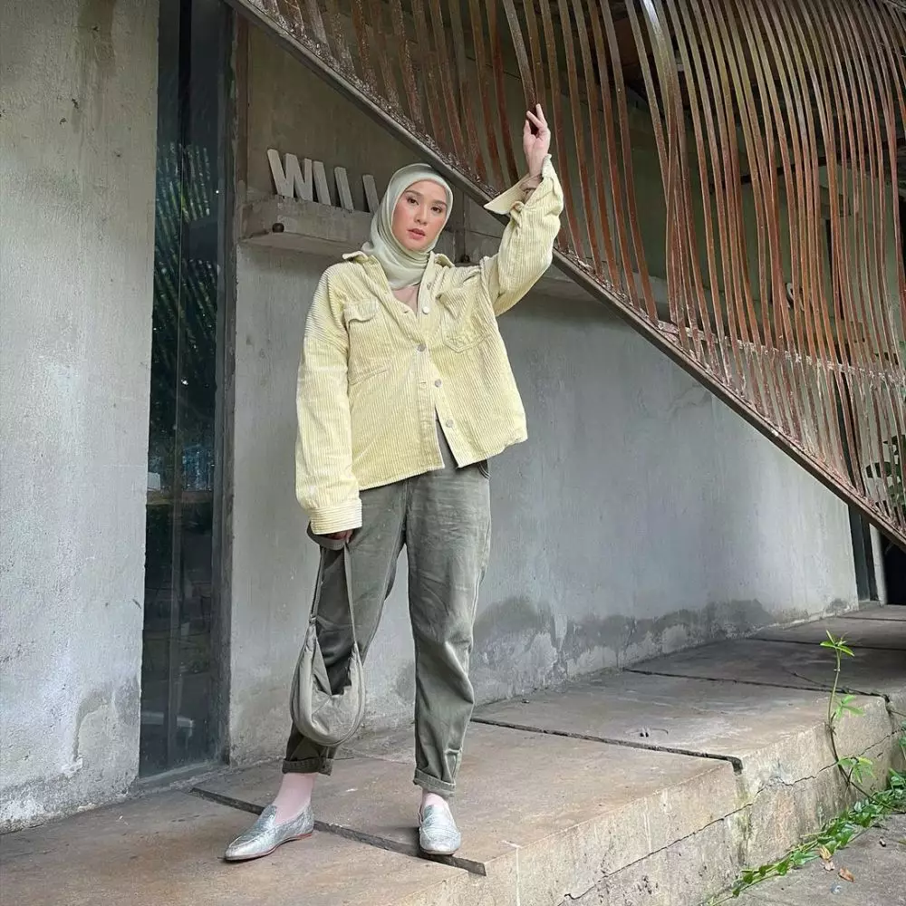 padu padan gaya simple ala Zaskia Adya Mecca © 2021 brilio.net padu padan gaya simple ala Zaskia Adya Mecca © 2021 brilio.net