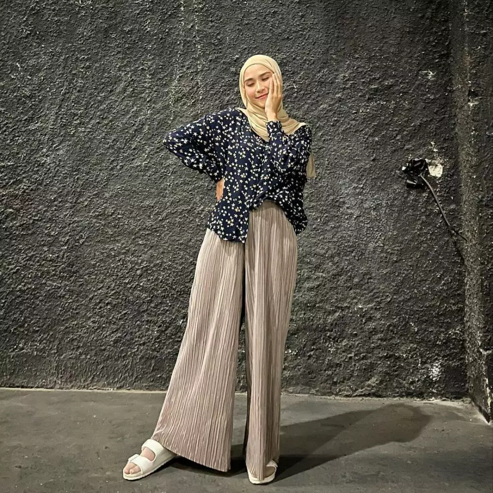 padu padan gaya simple ala Zaskia Adya Mecca © 2021 brilio.net padu padan gaya simple ala Zaskia Adya Mecca © 2021 brilio.net