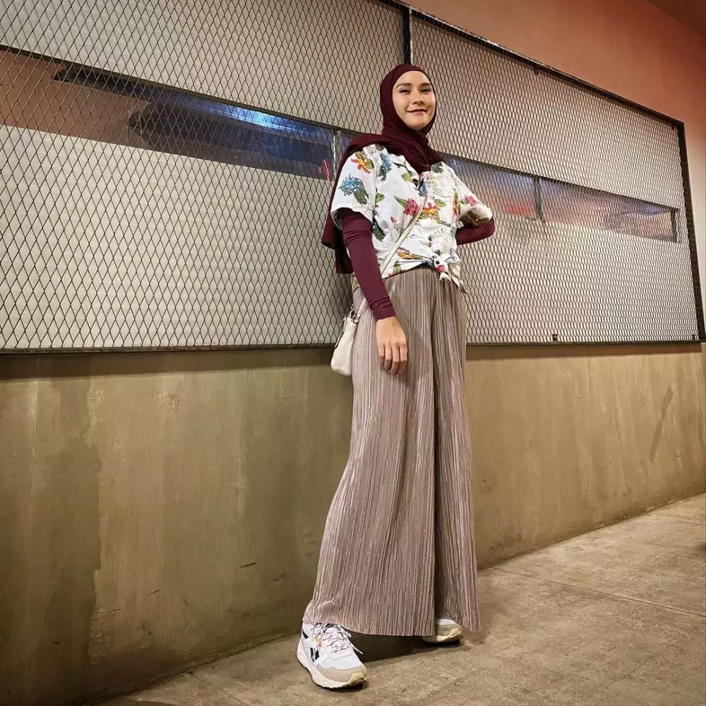 padu padan gaya simple ala Zaskia Adya Mecca © 2021 brilio.net padu padan gaya simple ala Zaskia Adya Mecca © 2021 brilio.net