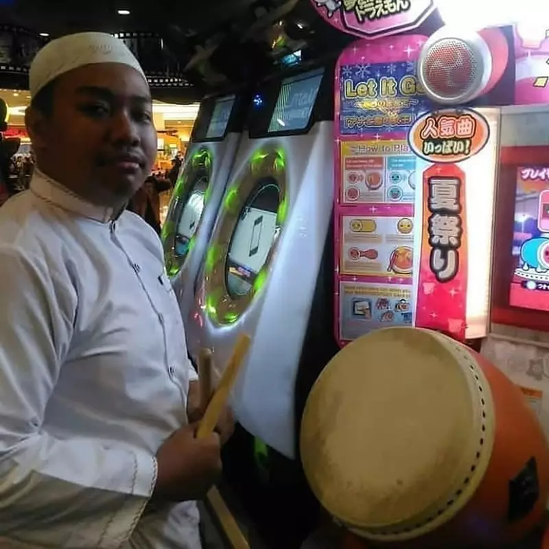 pria dewasa bak anak kecil © 2021 Instagram